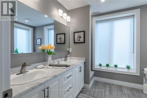 4939 Thirty Road N, Lincoln, ON - Indoor Photo Showing Bathroom