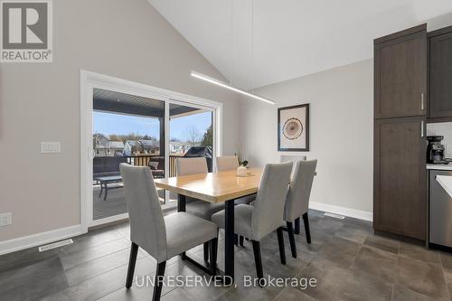 3822 Simpson Lane, Fort Erie, ON - Indoor Photo Showing Dining Room