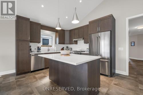 3822 Simpson Lane, Fort Erie, ON - Indoor Photo Showing Kitchen With Upgraded Kitchen