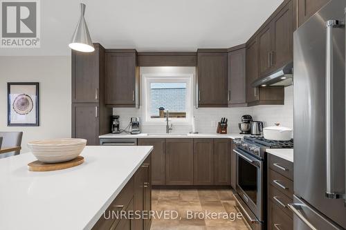 3822 Simpson Lane, Fort Erie, ON - Indoor Photo Showing Kitchen With Upgraded Kitchen