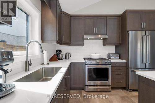 3822 Simpson Lane, Fort Erie, ON - Indoor Photo Showing Kitchen