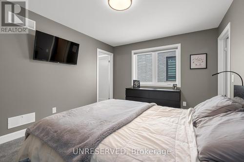 3822 Simpson Lane, Fort Erie, ON - Indoor Photo Showing Bedroom