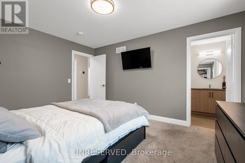 3822 Simpson Lane, Fort Erie, ON - Indoor Photo Showing Bedroom