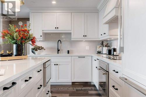 1201 - 2060 Lakeshore Road, Burlington, ON - Indoor Photo Showing Kitchen With Upgraded Kitchen