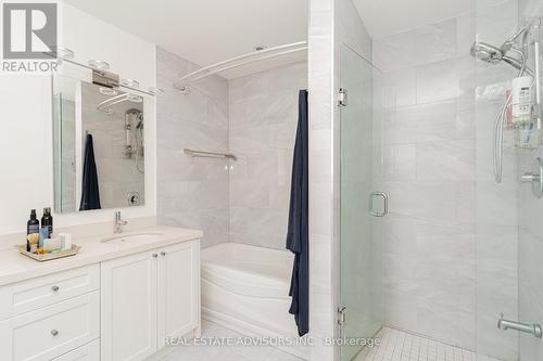 39 Burrows Avenue, Toronto (Islington-City Centre West), ON - Indoor Photo Showing Bathroom