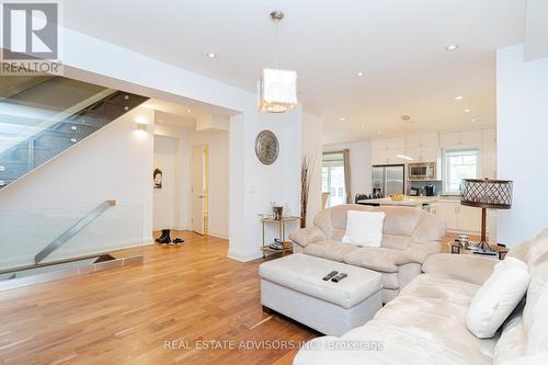 39 Burrows Avenue, Toronto (Islington-City Centre West), ON - Indoor Photo Showing Living Room