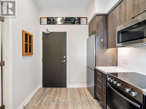 101 - 1 Neighbourhood Lane, Toronto, ON - Indoor Photo Showing Kitchen