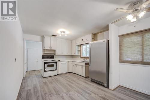 3 Evelyn Street, Innisfil, ON - Indoor Photo Showing Kitchen