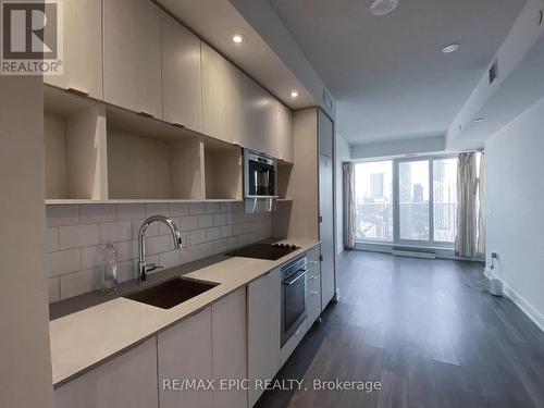 2510 - 89 Mcgill Street, Toronto, ON - Indoor Photo Showing Kitchen With Upgraded Kitchen