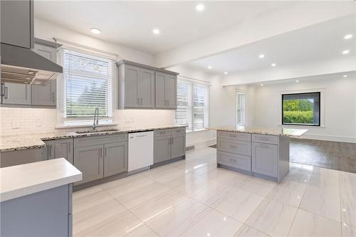 630 Lakeshore Road, Niagara-On-The-Lake, ON - Indoor Photo Showing Kitchen With Upgraded Kitchen