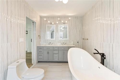 630 Lakeshore Road, Niagara-On-The-Lake, ON - Indoor Photo Showing Bathroom