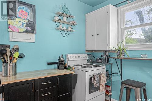 1010-1012 22Nd Street, Saskatoon, SK - Indoor Photo Showing Kitchen