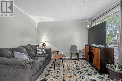 1010-1012 22Nd Street, Saskatoon, SK - Indoor Photo Showing Living Room