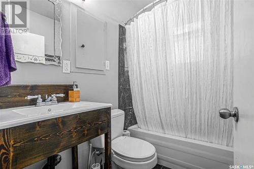 1010-1012 22Nd Street, Saskatoon, SK - Indoor Photo Showing Bathroom