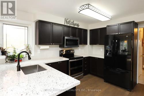 5824 Tayside Crescent, Mississauga, ON - Indoor Photo Showing Kitchen