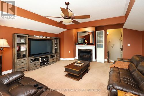 5824 Tayside Crescent, Mississauga, ON - Indoor Photo Showing Living Room With Fireplace