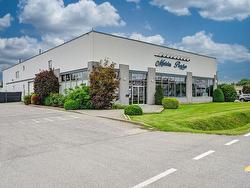 405 Boul. Industriel  Saint-Eustache, QC J7R 5R3