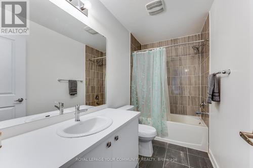 30 Red Maple Lane, Barrie, ON - Indoor Photo Showing Bathroom