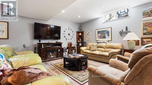 138 Galinee Trail, Norfolk (Port Dover), ON - Indoor Photo Showing Living Room