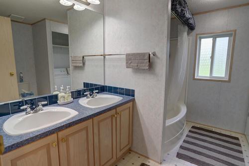 2591 Settlement Road, Lister, BC - Indoor Photo Showing Bathroom