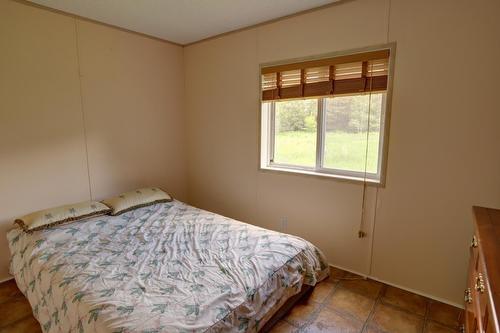 2591 Settlement Road, Lister, BC - Indoor Photo Showing Bedroom