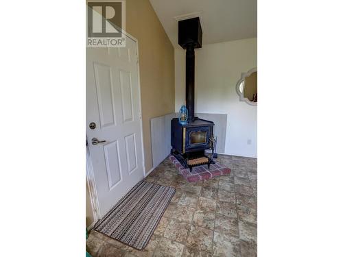 2591 Settlement  Road, Lister, BC - Indoor With Fireplace