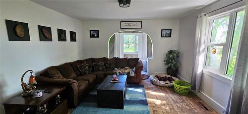 11 Main Street, Strathclair, MB - Indoor Photo Showing Living Room