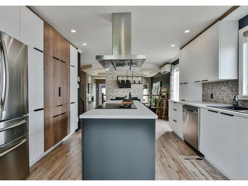 Kitchen - 732 Rue Des Sarcelles, Contrecoeur, QC - Indoor Photo Showing Kitchen With Upgraded Kitchen