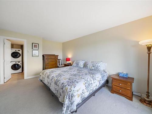 404-2323 Hamiota St, Oak Bay, BC - Indoor Photo Showing Bedroom