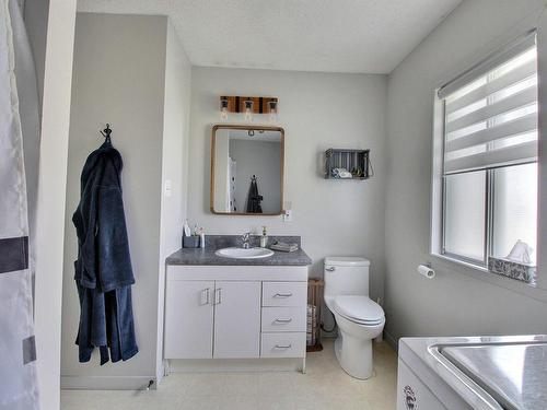 Salle de bains - 259 Rue Principale, Saint-Évariste-De-Forsyth, QC - Indoor Photo Showing Bathroom