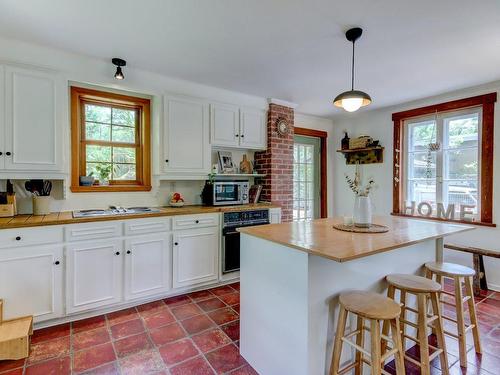 Kitchen - 326 Ch. Des Patriotes S., Mont-Saint-Hilaire, QC - Indoor Photo Showing Kitchen