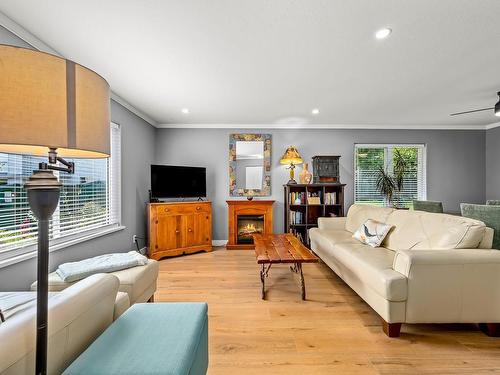 101-130 Back Rd, Courtenay, BC - Indoor Photo Showing Living Room