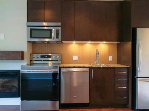 117-1395 Bear Mountain Pkwy, Langford, BC - Indoor Photo Showing Kitchen