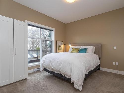 205-2589 Penrhyn St, Saanich, BC - Indoor Photo Showing Bedroom