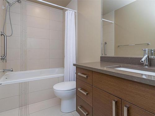 205-2589 Penrhyn St, Saanich, BC - Indoor Photo Showing Bathroom