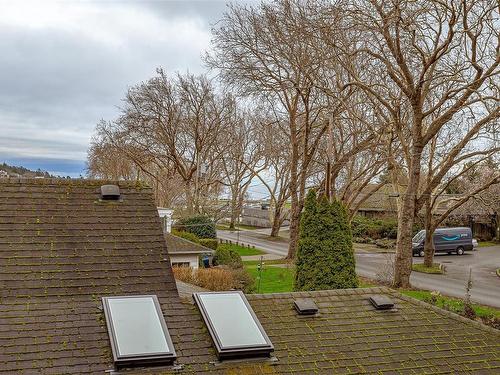 205-2589 Penrhyn St, Saanich, BC - Outdoor With View