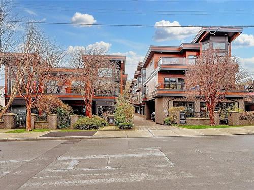 205-2589 Penrhyn St, Saanich, BC - Outdoor With Balcony