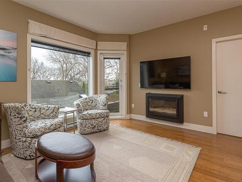 205-2589 Penrhyn St, Saanich, BC - Indoor Photo Showing Living Room With Fireplace