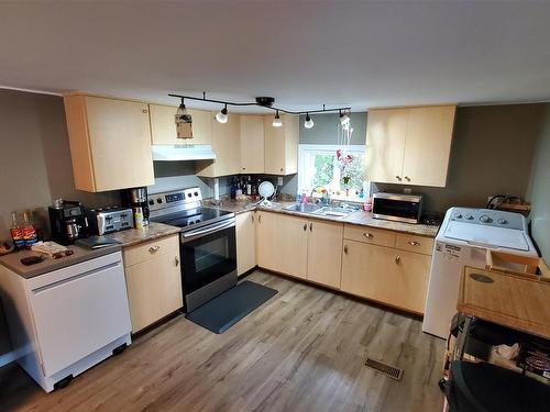 9 Sarawak Drive, Shuniah, ON - Indoor Photo Showing Kitchen With Double Sink