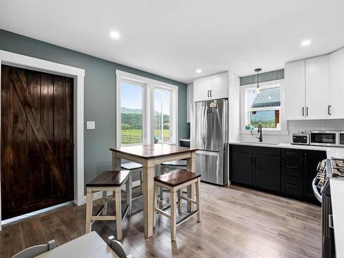 4784 Yellowhead Hwy, Barriere, BC - Indoor Photo Showing Kitchen