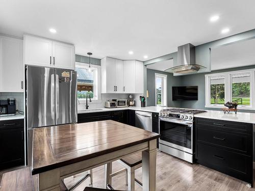 4784 Yellowhead Hwy, Barriere, BC - Indoor Photo Showing Kitchen With Upgraded Kitchen