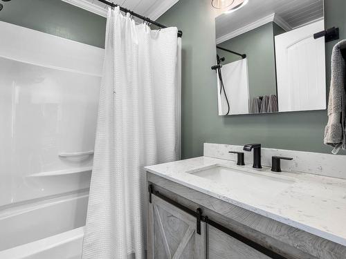 4784 Yellowhead Hwy, Barriere, BC - Indoor Photo Showing Bathroom