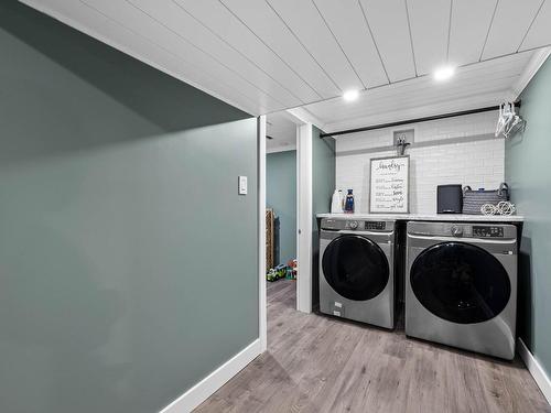 4784 Yellowhead Hwy, Barriere, BC - Indoor Photo Showing Laundry Room