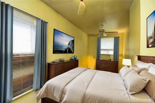 17 Craigroyston Road, Hamilton, ON - Indoor Photo Showing Bedroom