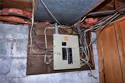 17 Craigroyston Road, Hamilton, ON - Indoor Photo Showing Basement