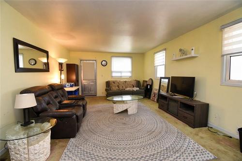 17 Craigroyston Road, Hamilton, ON - Indoor Photo Showing Living Room