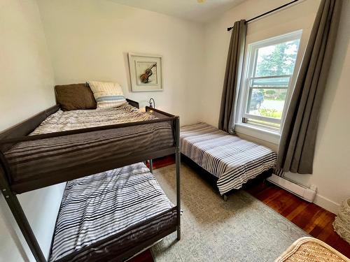 216 4Th Avenue, Nakusp, BC - Indoor Photo Showing Bedroom