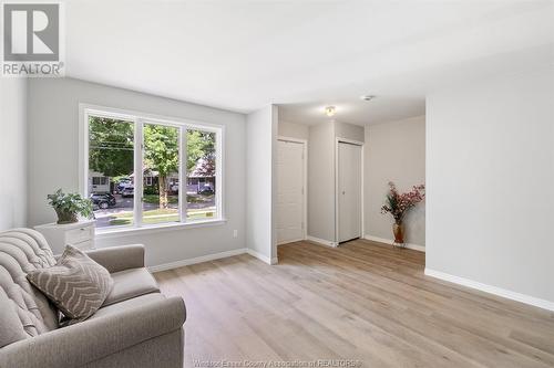 361 South, Windsor, ON - Indoor Photo Showing Living Room