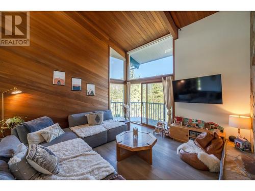 559 Johnson Crescent, Oliver, BC - Indoor Photo Showing Living Room