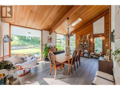 559 Johnson Crescent, Oliver, BC - Indoor Photo Showing Dining Room